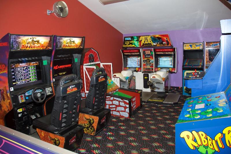 فندق على الطريق Holiday Hill Inn & Suites