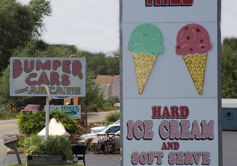 فندق على الطريق Holiday Hill Inn & Suites