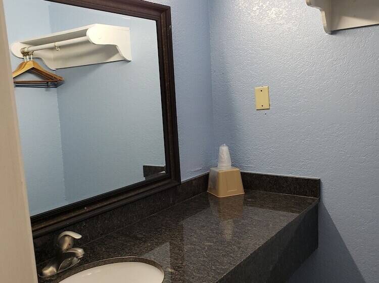 Regency Inn Motel By The Beach