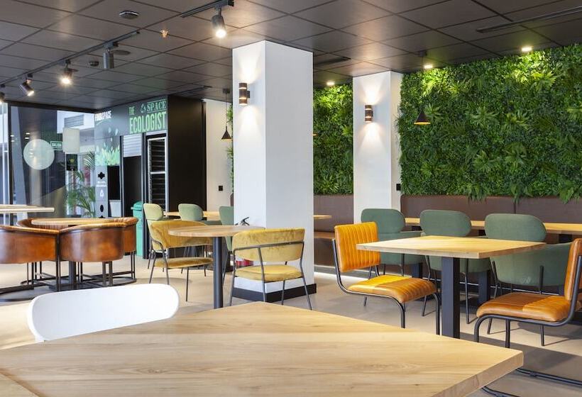 اقامتگاه Vertice Roomspace