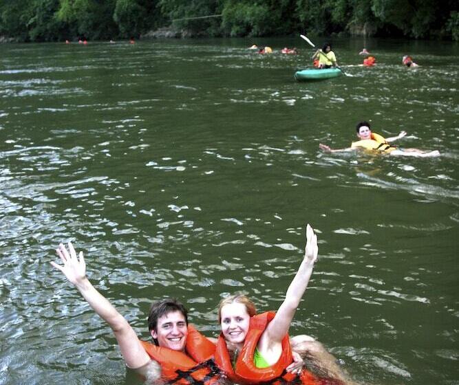 منتجع The Float House River Kwai