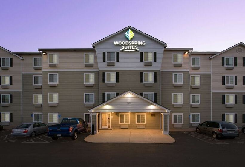 Woodspring Suites Topeka