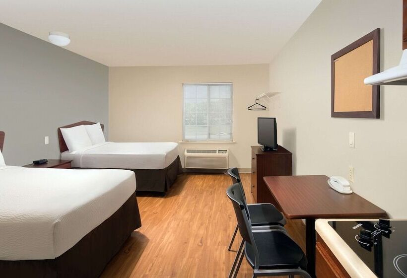 Woodspring Suites Topeka