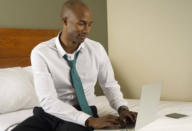 Woodspring Suites Topeka