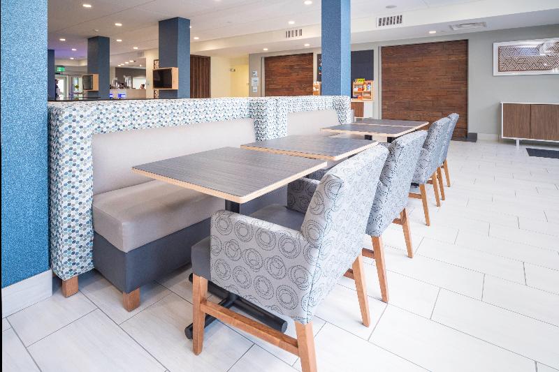 בית מלון כפרי Holiday Inn Express & Suites Brevard - City Center