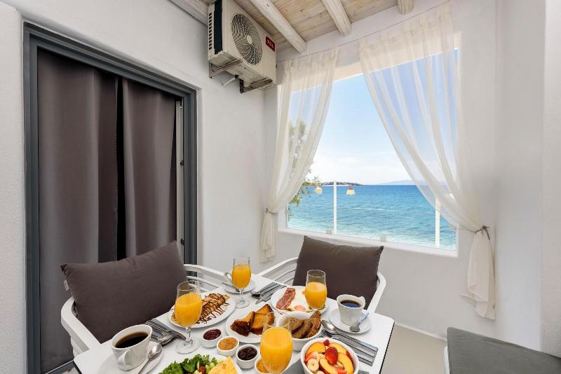 Blue Waves Suites & Apartments   To Kyma