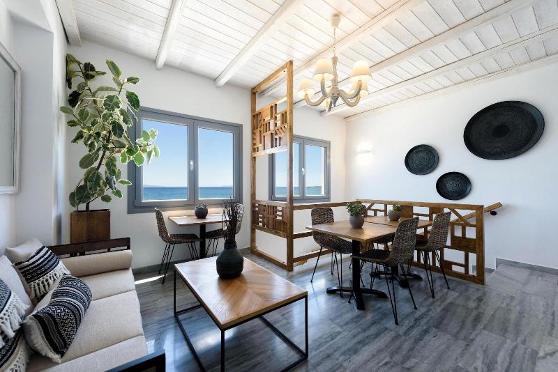 Blue Waves Suites & Apartments   To Kyma