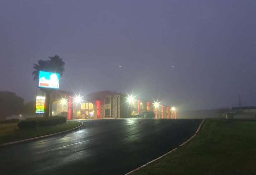 Chaparral Motel Hallettsville