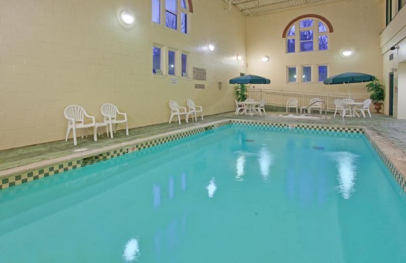 Country Inn & Suites By Radisson, St Charles Historic District