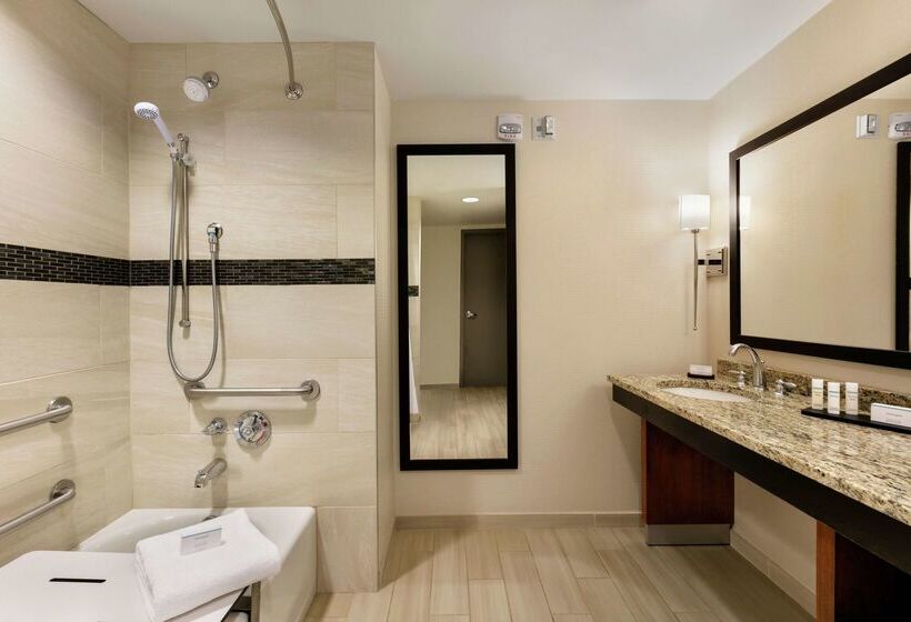 Embassy Suites Chattanooga / Hamilton Place