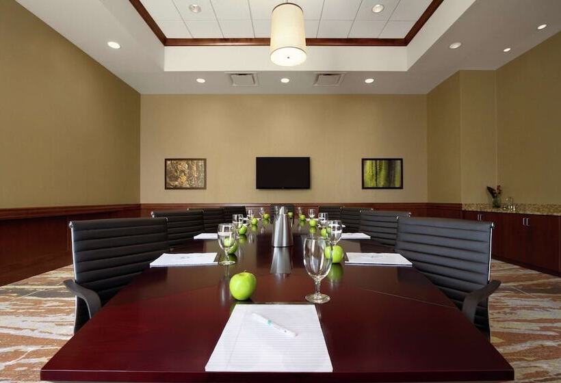 Embassy Suites Chattanooga / Hamilton Place