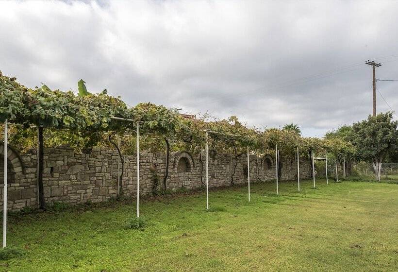 Akroyali Hotel & Villas