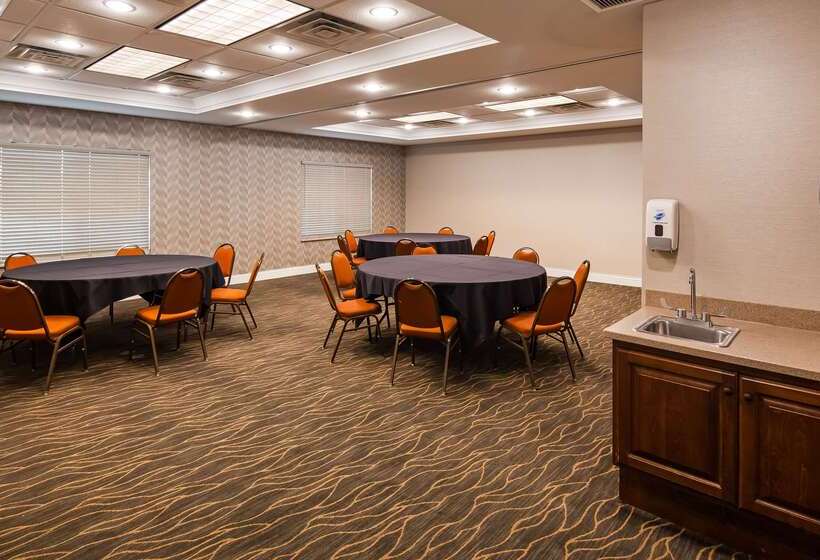 هتل Best Western Plus Appleton Airport Mall