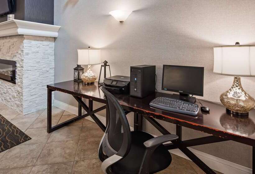 هتل Best Western Plus Appleton Airport Mall