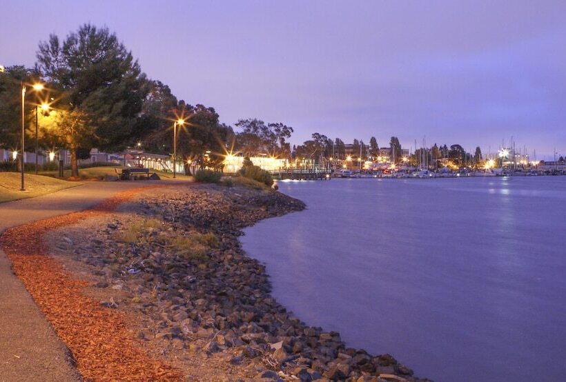 فندق Best Western Plus Bayside