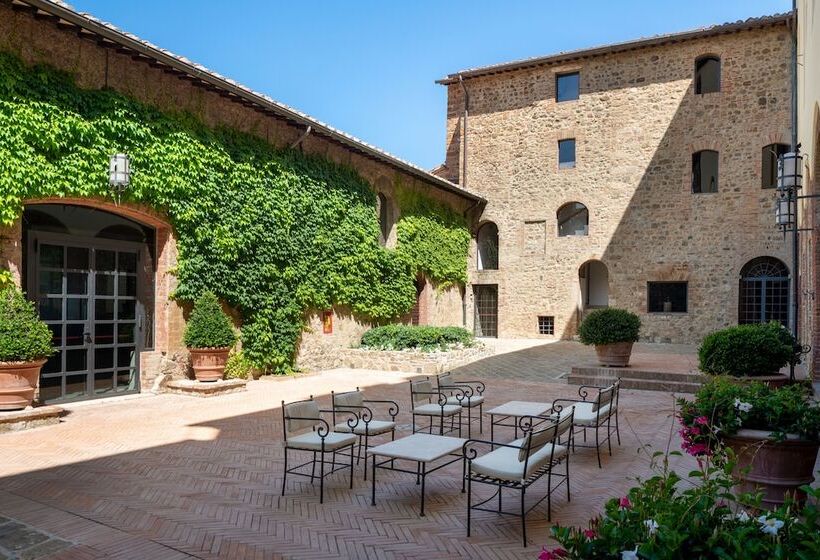 ホテル Castello Banfi   Il Borgo