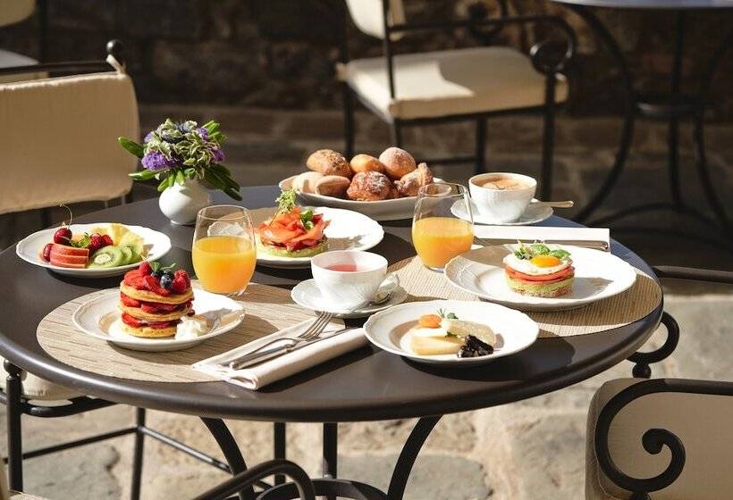 ホテル Castello Banfi   Il Borgo