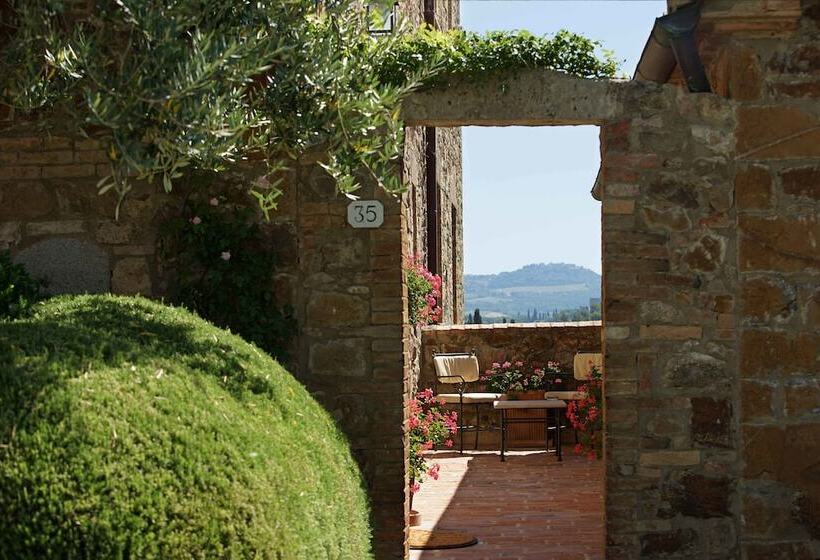 ホテル Castello Banfi   Il Borgo