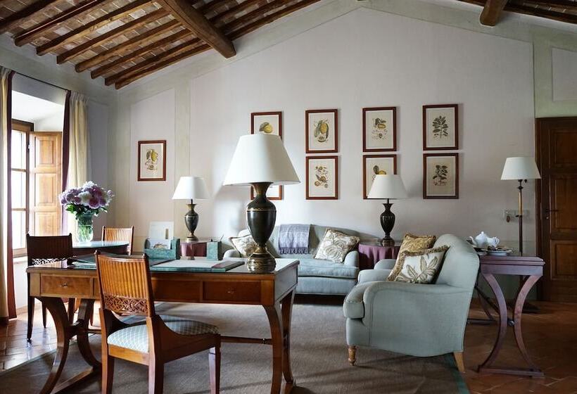 ホテル Castello Banfi   Il Borgo