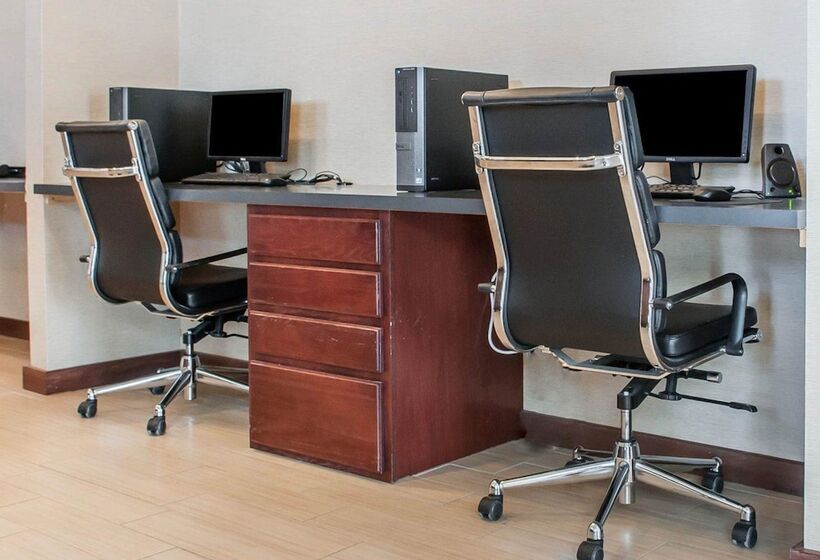 فندق Comfort Suites Farmington