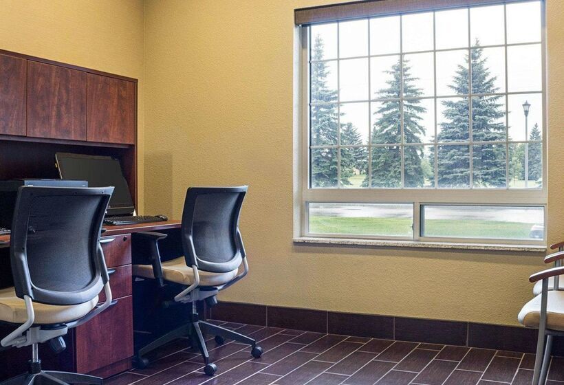 Отель Comfort Suites