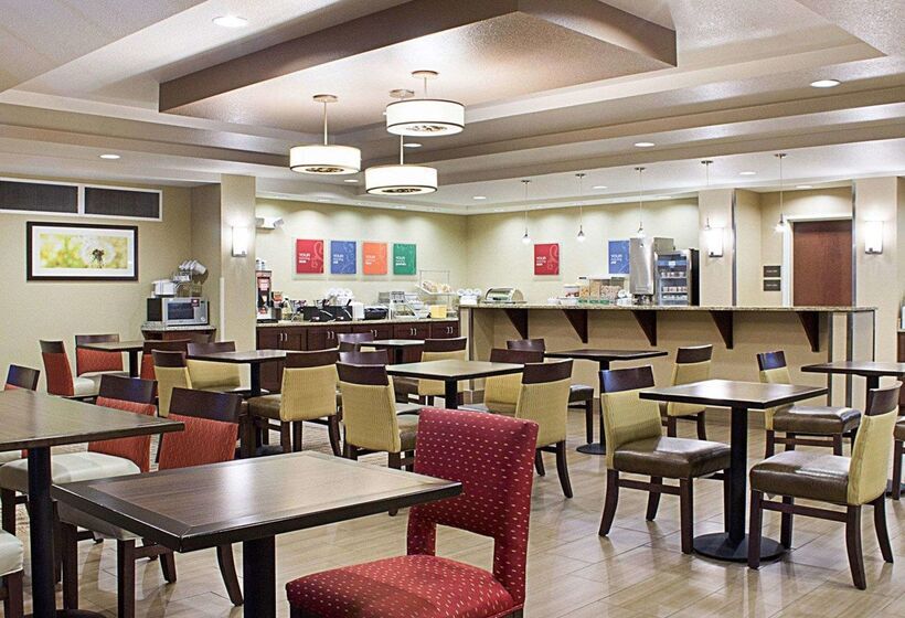 Отель Comfort Suites