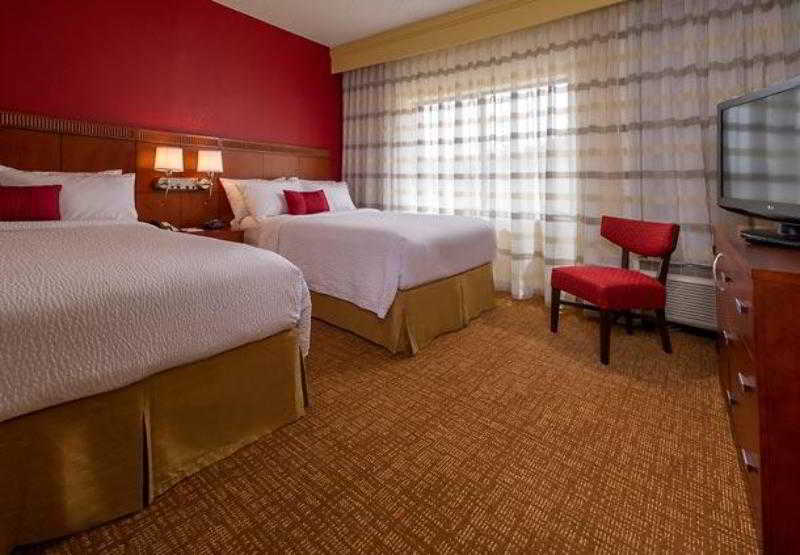 هتل Courtyard By Marriott Raleigh Cary