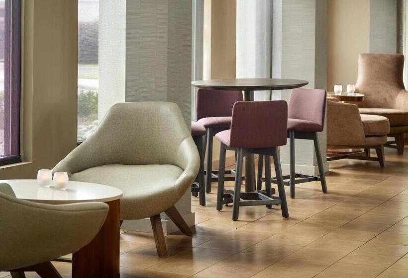 هتل Courtyard By Marriott Raleigh Cary