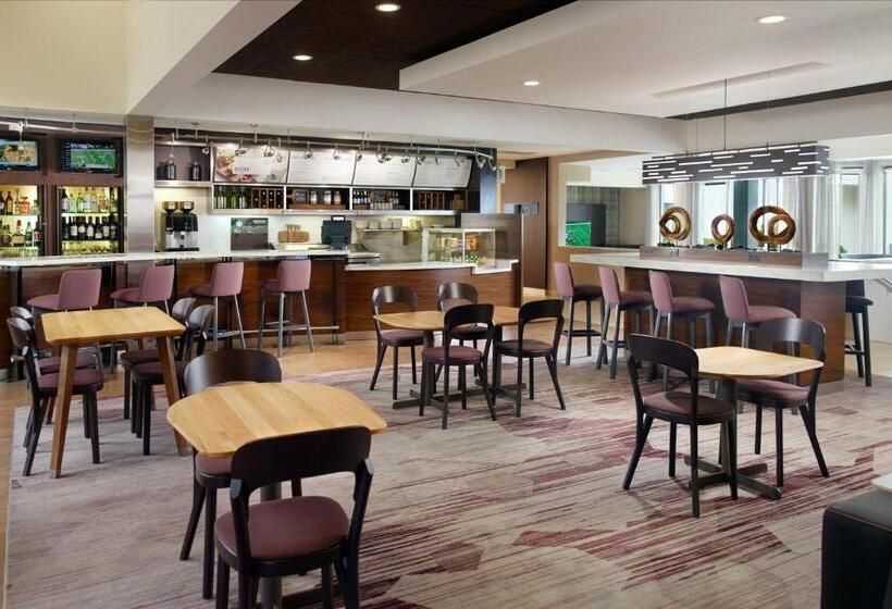 هتل Courtyard By Marriott Raleigh Cary