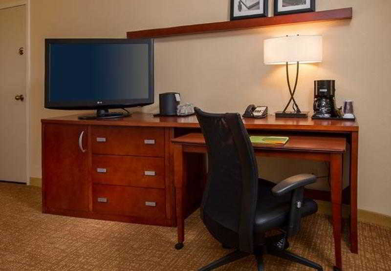 هتل Courtyard By Marriott Raleigh Cary