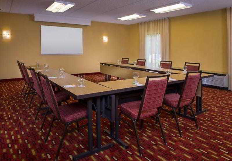 هتل Courtyard By Marriott Raleigh Cary