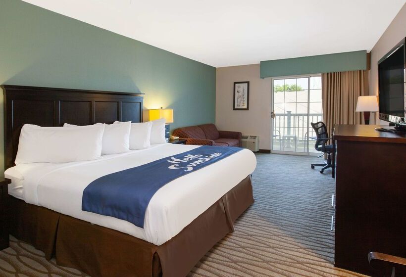 בית מלון כפרי Days Inn By Wyndham Petoskey