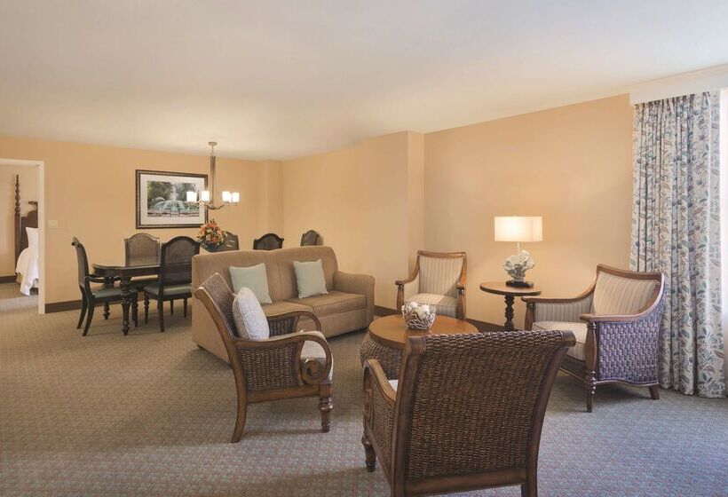 هتل Embassy Suites By Hilton Savannah Historic District