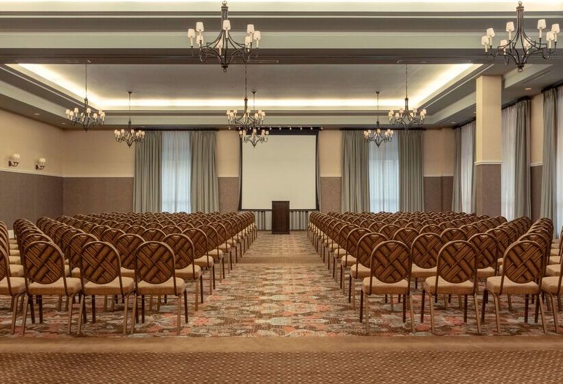 هتل Embassy Suites By Hilton Savannah Historic District