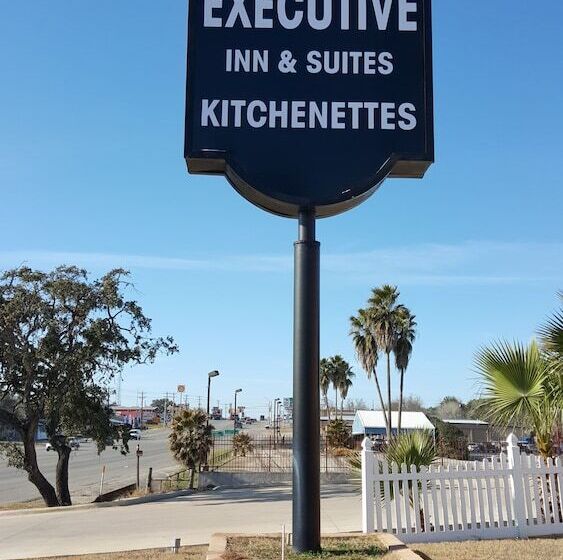 호텔 Executive Inn & Suites