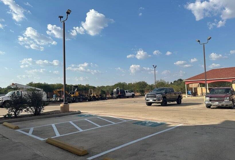 Отель Executive Inn & Suites