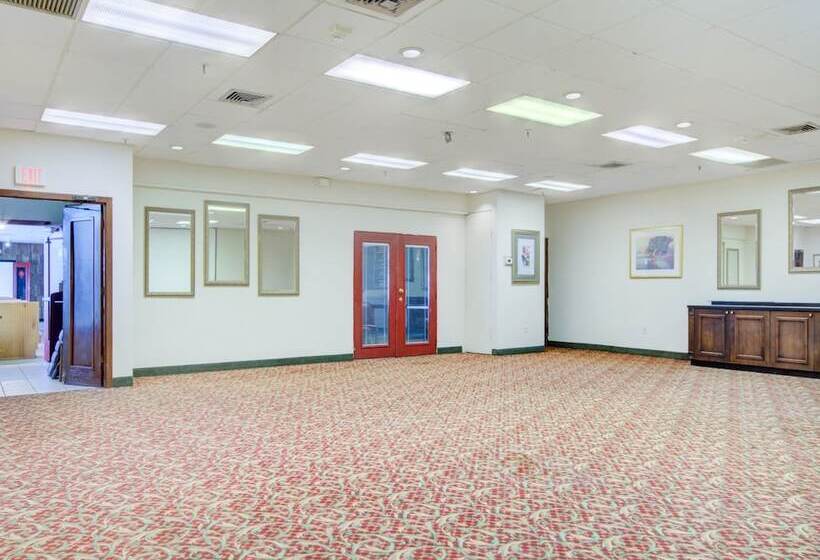 OYO Hotel Dundee By Crystal Lake