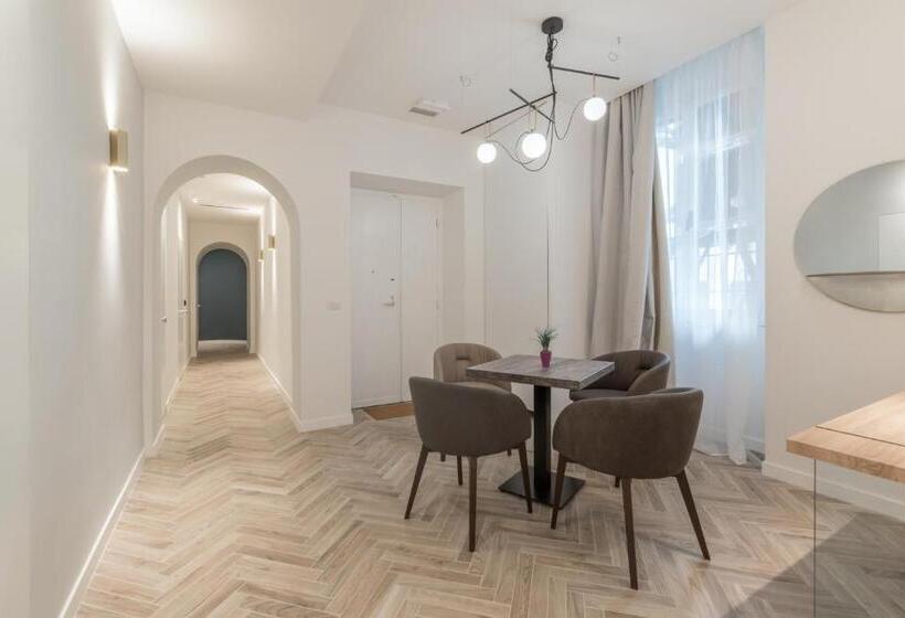 בית מלון כפרי Florea Palace