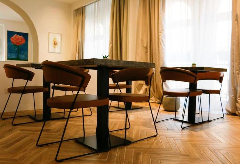 בית מלון כפרי Florea Palace