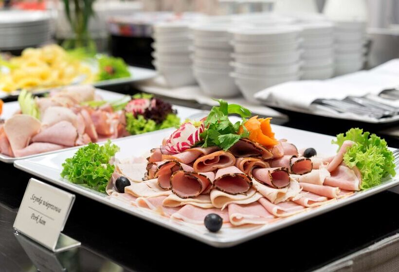 בית מלון כפרי Golden Tulip Krakow City Center