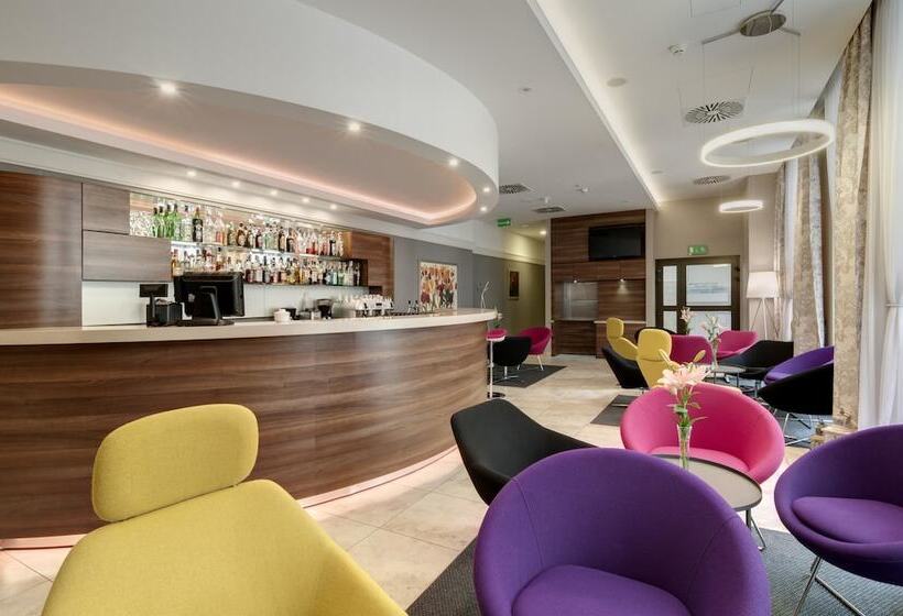 בית מלון כפרי Golden Tulip Krakow City Center