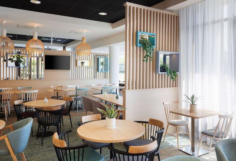 Отель Hampton By Hilton Amsterdam Airport Schiphol