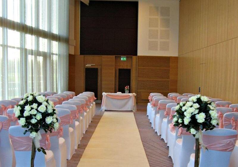 Отель Hilton At St George S Park, Burton Upon Trent