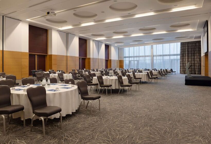 Отель Hilton At St George S Park, Burton Upon Trent