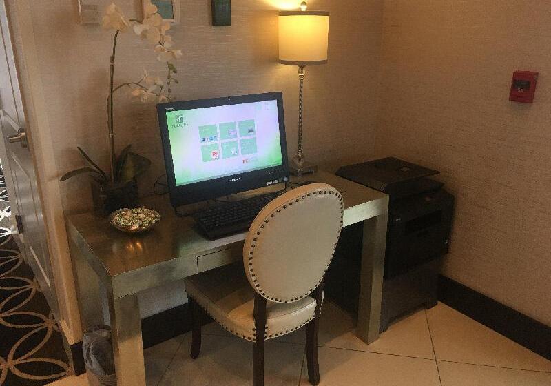 בית מלון כפרי Holiday Inn And Suites East Peoria, An Ihg