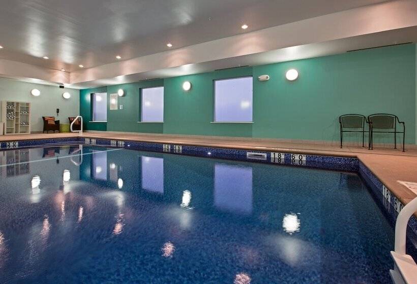 בית מלון כפרי Holiday Inn Express & Suites Carlisle, An Ihg