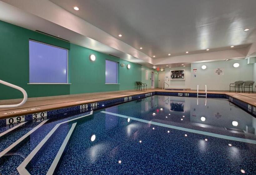 בית מלון כפרי Holiday Inn Express & Suites Carlisle, An Ihg