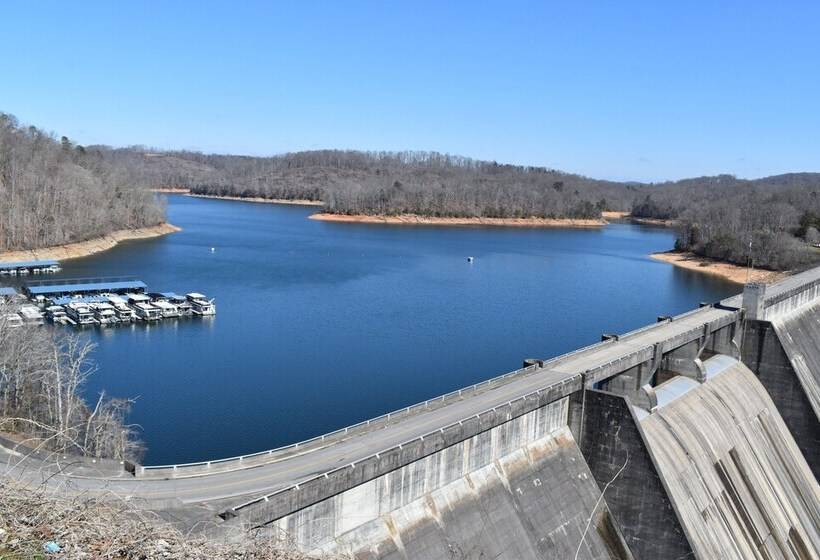 فندق Holiday Inn Express & Suites Caryville, An Ihg