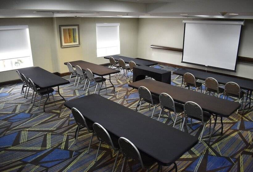 فندق Holiday Inn Express & Suites Caryville, An Ihg