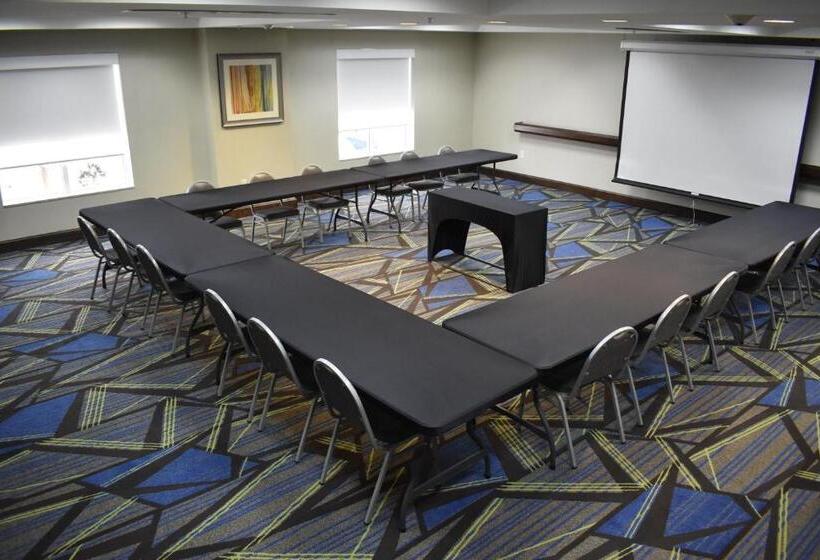 فندق Holiday Inn Express & Suites Caryville, An Ihg